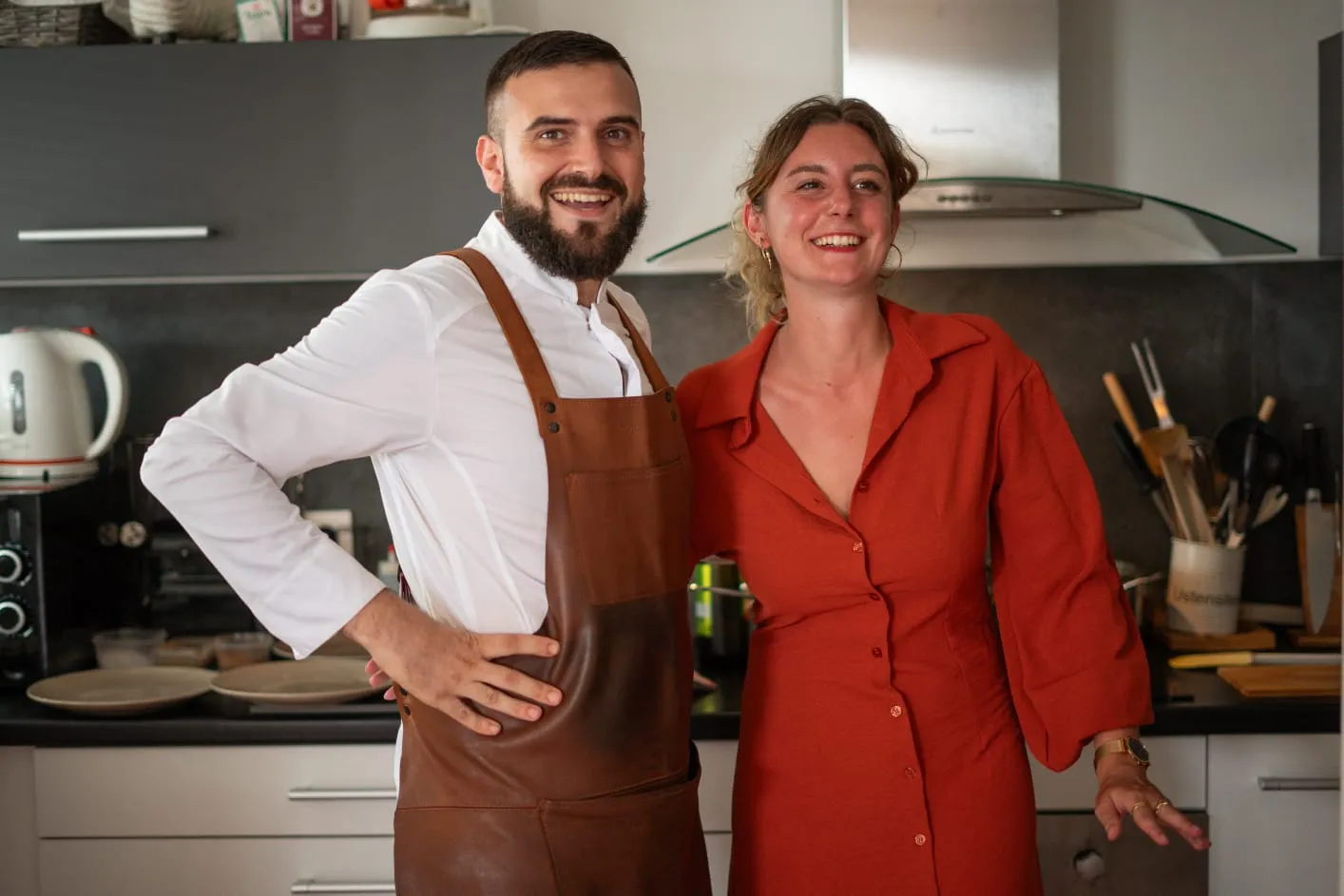 Le Chef aux côtés d'une invitée