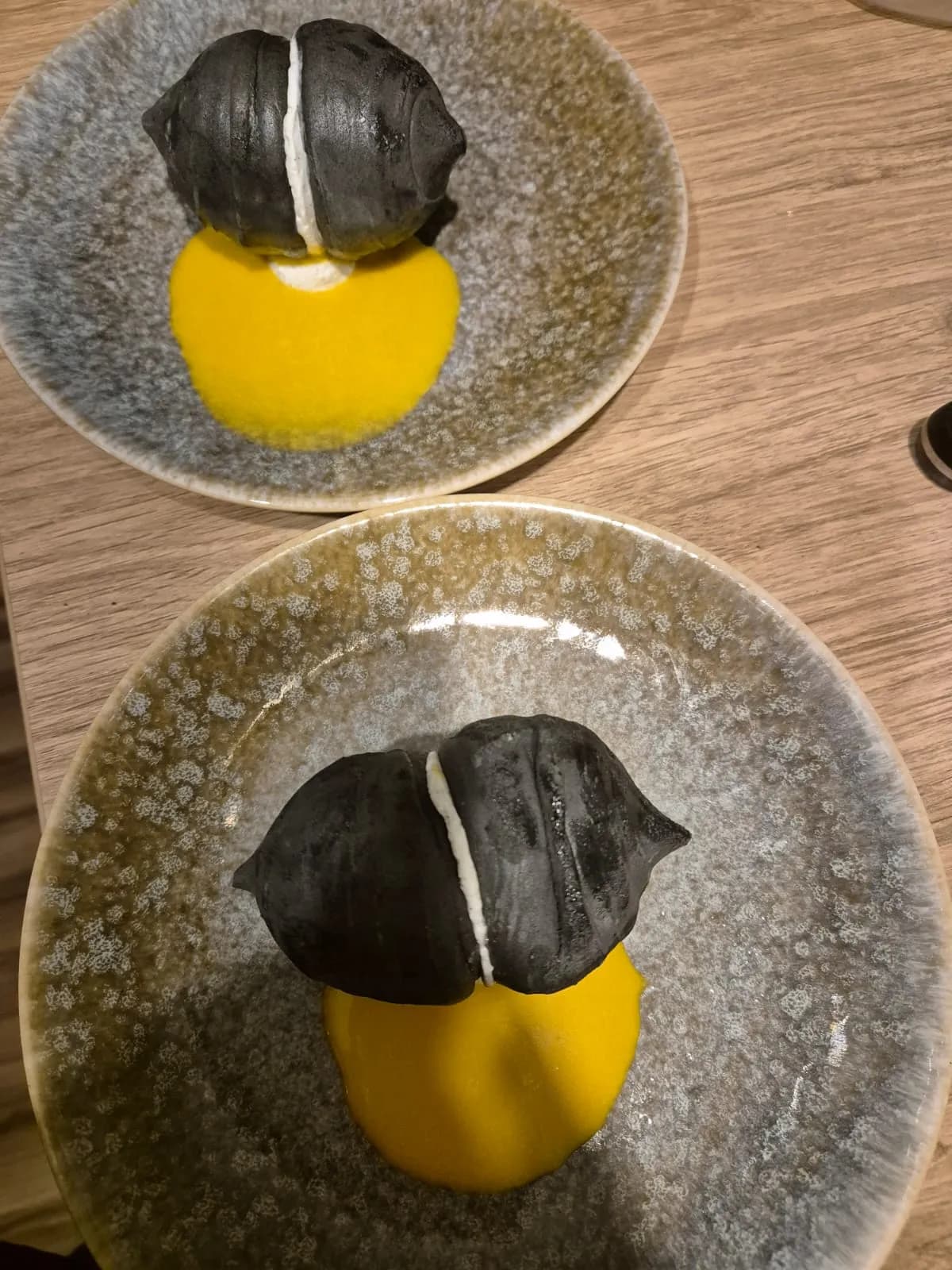 Dessert au chocolat et coulis