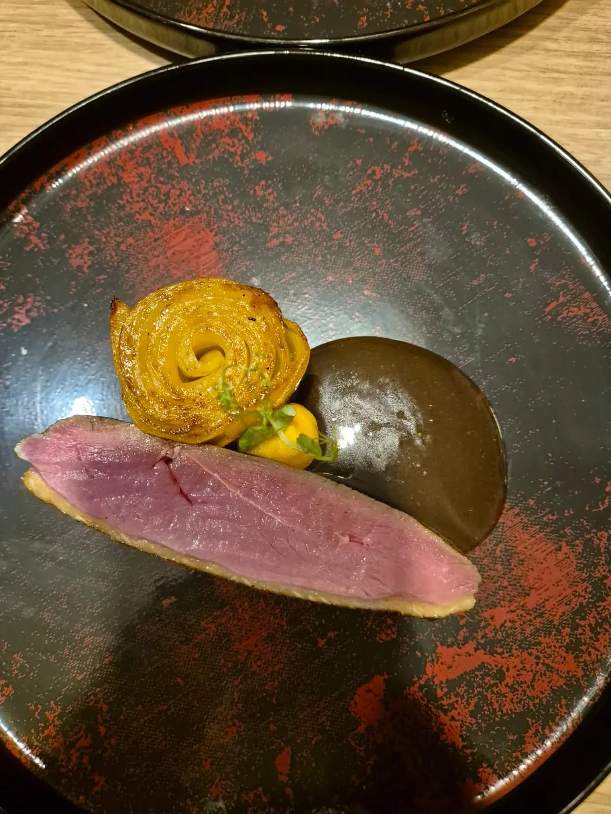 Magret rosé et purée de légumes