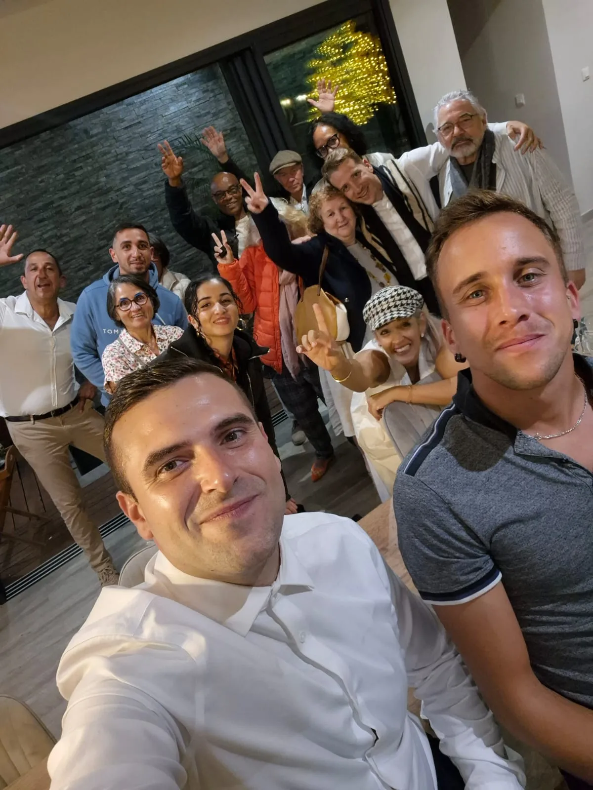 Groupe d'amis réunis au Lieu de vie